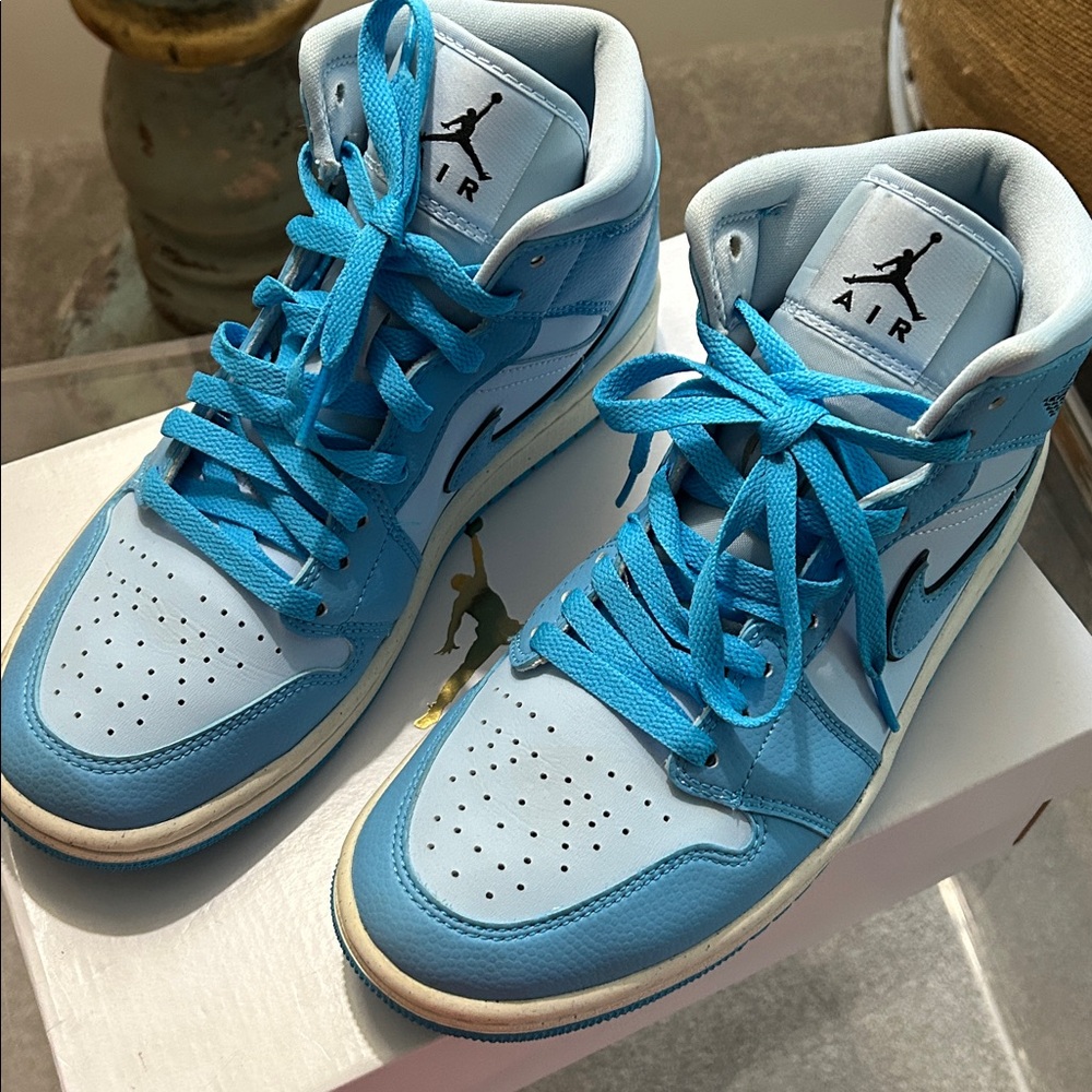 Nike Air Jordan 1 Retro Mid SE WMNS “Ice Blue/Powder Blue” 2023